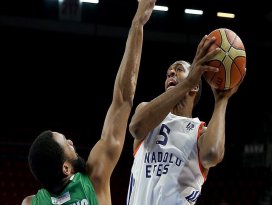 Anadolu Efes, yarı final serisinde öne geçti