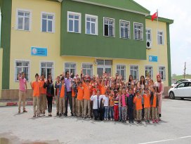 Mektupla yardım istediler, köy okulunu kolej gibi yaptılar