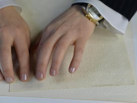 Braille alfabesiyle üç ayda Kuran öğrendiler