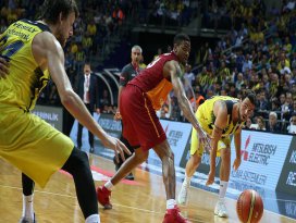Fenerbahçe, Galatasaraya sahasında yine geçit vermedi