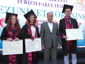 Turizmci öğrencilerin mezuniyet heyecanı