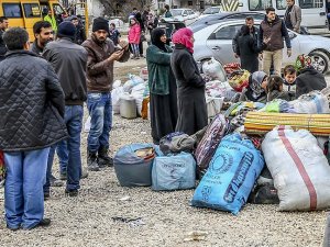 DAEŞten kaçan binlerce kişi insani yardıma muhtaç