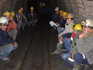 Zonguldakta 51 madenci eyleme son verdi