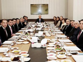 Başbakan Yardımcısı Kurtulmuş gazetecilerle bir araya geldi