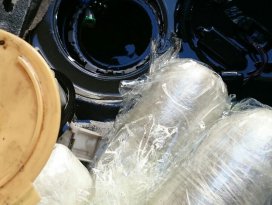 Yakıt deposuna zulalanmış 23 kilo esrarı polisten kaçıramadı