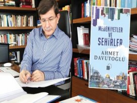 Ahmet Davutoğlunun yeni kitabı çıkıyor
