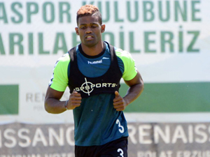 Konyaspor Dossa Junior için her teklife açık