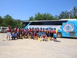 Mahalle muhtarları rafting heyecanı yaşadı