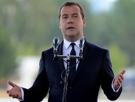 Rusya Başbakanı Medvedev’in dayanın çağrısı şarkı oldu