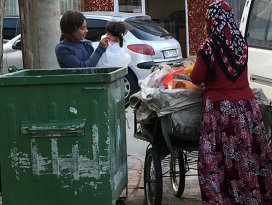 Çöpten çıkan bebek umut oldu