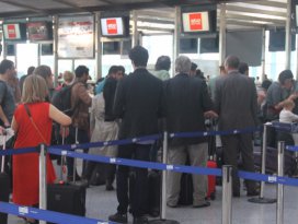 Tuvalet kokusu Alman Lufthansanın seferini iptal ettirdi