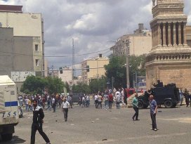 Midyat Emniyet Müdürlüğüne bombalı araçla terör saldırısı