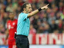 EURO 2016da 18 hakem düdük çalacak