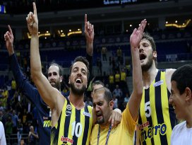 Fenerbahçe şampiyonluk için parkede