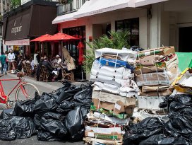 Paris sokaklarında çöp yığınları oluştu