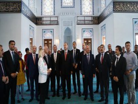 Cumhurbaşkanı Erdoğan Esenboğada yapılan camiyi inceledi