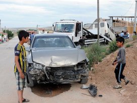 Eskişehirde otomobil ile minibüs çarpıştı: 8 yaralı