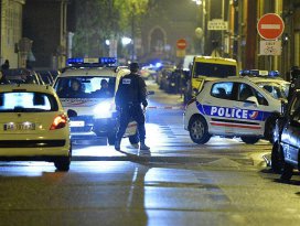 Pariste rehine krizi: 3 ölü