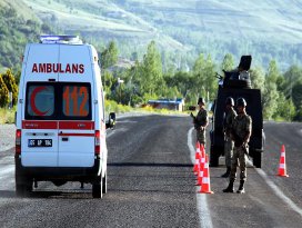 Vanda zırhlı polis aracının geçişi sırasında patlama: 6 yaralı