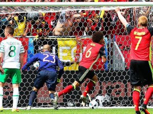 Belçika İrlanda engelini üç golle geçti