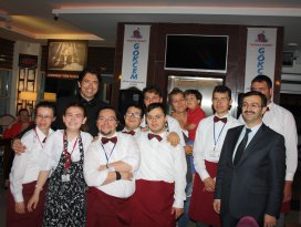 Gökcem bir kez daha duygulandırdı
