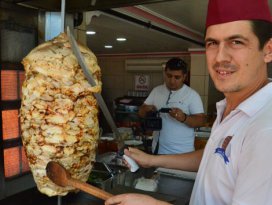 Döner ustalarının sıcakta oruç imtihanı