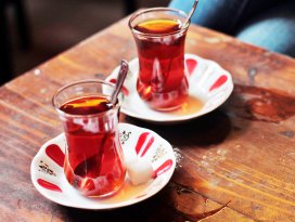Konyadaki bu çay evinde sahura kadar servis var