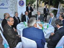 Birlik Vakfı ve Rektör Şeker’den iftar