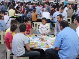 Konya AB Bilgi Merkezi, Suriyeli mültecileri iftarda buluşturdu
