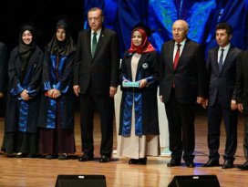 Ödülünü Erdoğandan aldı