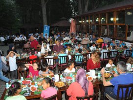 Huzurevi sakinleri ve sevgi evleri çocukları iftarda buluştu