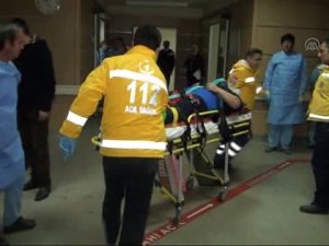 Kamyonetle tır çarpıştı: 2 yaralı