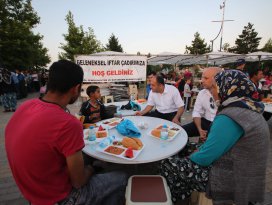 Başkan Özaltun, iftar çadırında vatandaşlarla buluştu