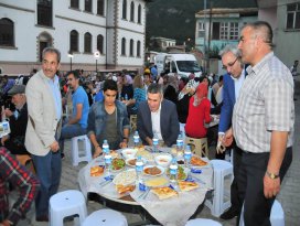 Akşehir Belediyesinin mahalle iftarları sürüyor