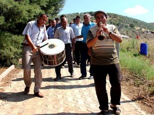 Rusya ile anlaşmaya davullu zurnalı kutlama