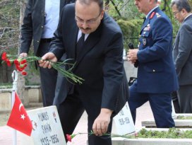 Konya Valisi Canbolattan şehitliğe ziyaret