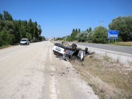 Beyşehirde otomobiller devrildi: 2 yaralı