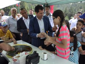 Altunyaldız bayramlaşma programlarına katıldı