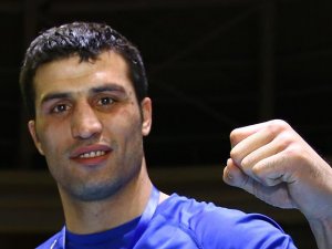 Bakan Kılıç milli boksör Şipali tebrik etti