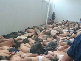 Darbeci askerler PKKlılar gibi gözaltına alındı