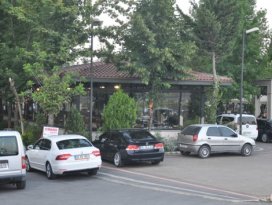 Köfte ziyafeti çeken general, arka kapıdan kaçmak istedi ama olmadı