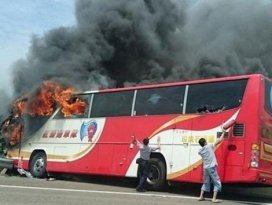 Tayvan’da tur otobüsü alev aldı: 26 ölü