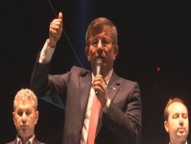 Davutoğlu Taksimdeki demokrasi nöbetine katıldı