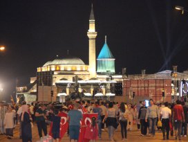 Konyada demokrasi nöbeti sürüyor