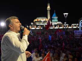 Millet tek yürek oldu, meydanlarda gücünü gösterdi