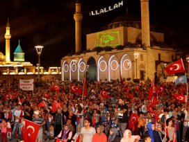Konyada demokrasi nöbeti sürüyor