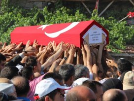 Konyalı şehidi binler uğurladı