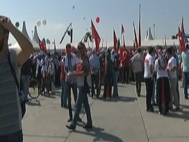 Vatandaşlar Demokrasi ve Şehitler Mitingine koştu