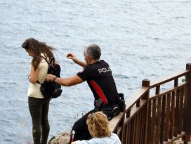Polisin uzattığı elle ölümden döndü
