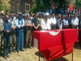 Teröristlerin öldürdüğü AK Partili başkan defnedildi